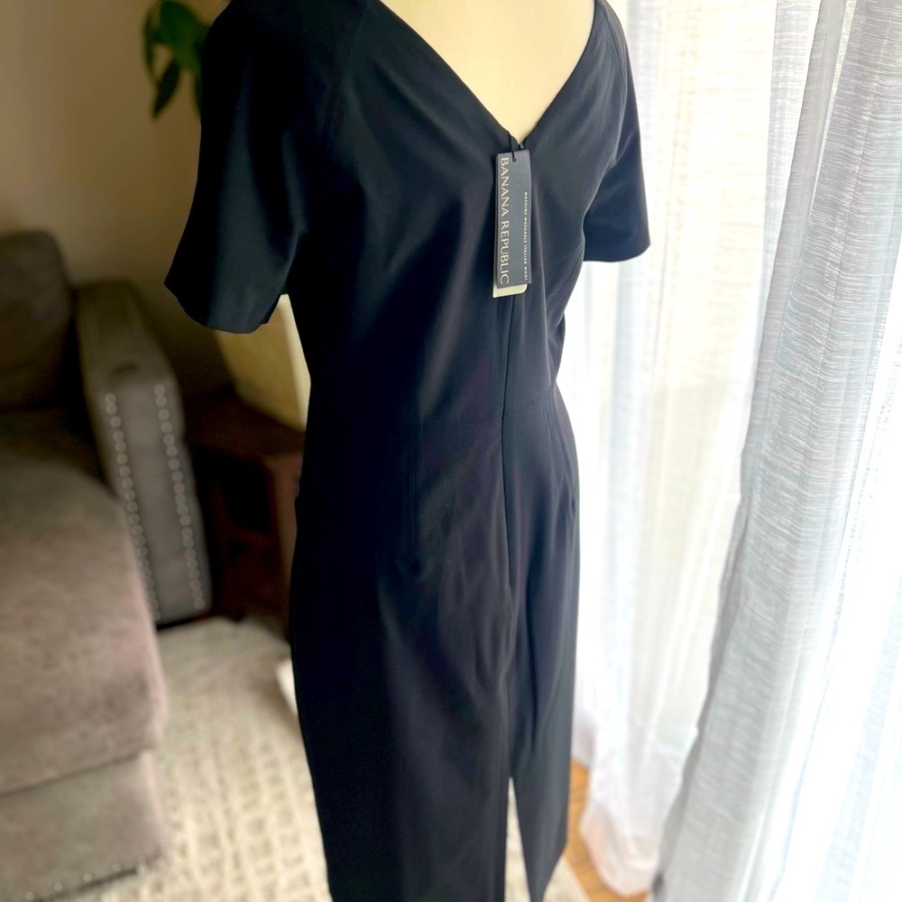 Banana Republic Black V-Neck Sheath Dress Cocktail Midi